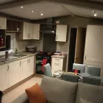 Üdülőpark Lakes Retreat *