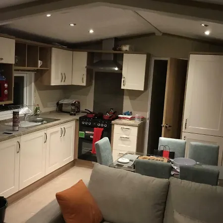 Holiday park Lakes Retreat *